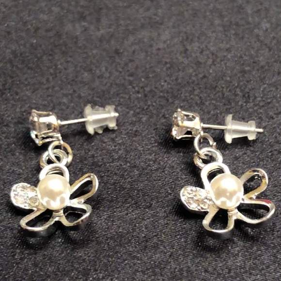 *6 for $10!* Silver Flower Gem Crystal Rhinestone Pearl Stud Dangle Earrings - Picture 4 of 7